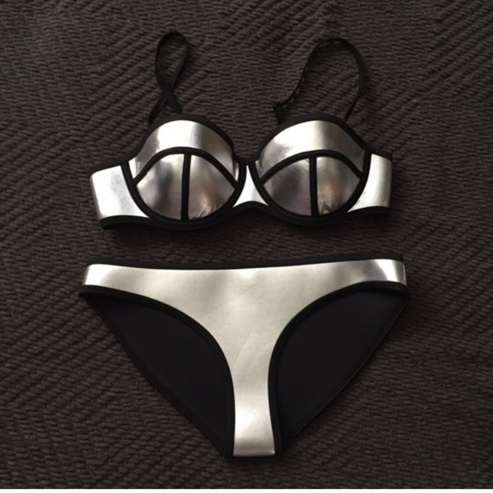 Auth triangl Bikini